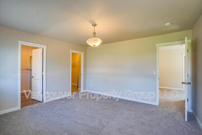 Building Photo - 6121 NE 105th Ave