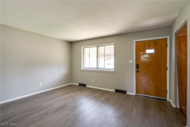Building Photo - 4436 E 158th St