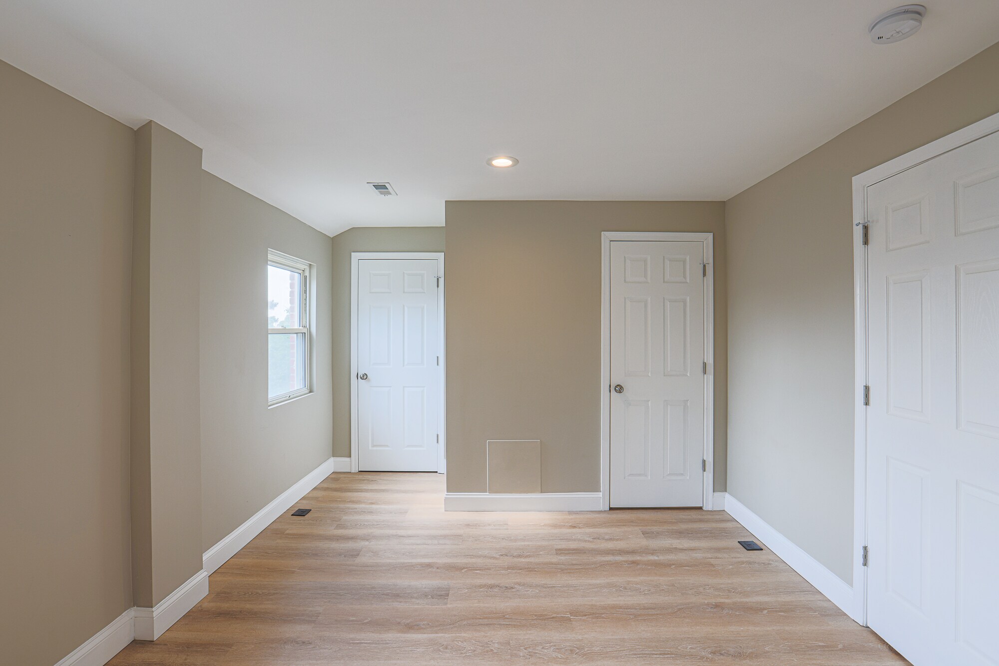 Primary Bedroom w/ En Suite Bathroom - 3825 Rexmere Rd