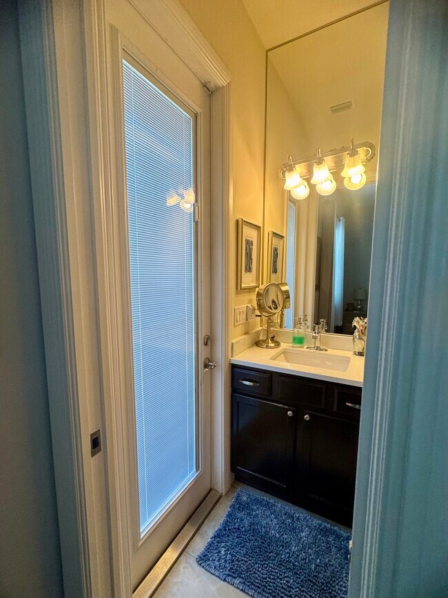 Building Photo - 1410 Vía Milanese