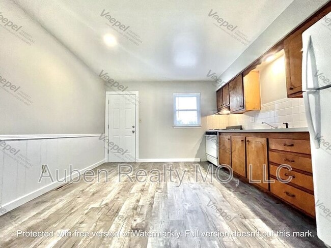 Building Photo - 7211 Montana Ave