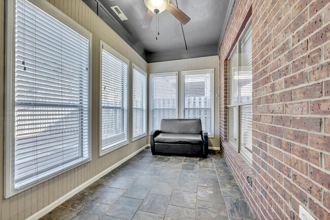 Building Photo - 3105 Vintage Way