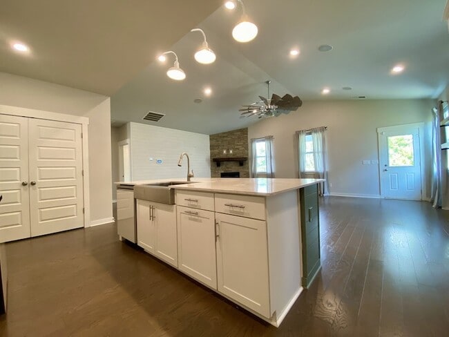Building Photo - 2225 Maytown Cir