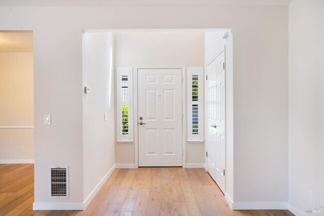 Building Photo - 1100 Princeton Dr