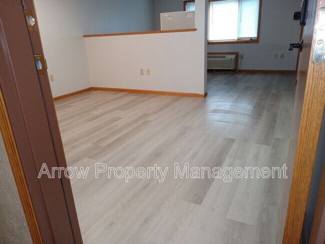 Building Photo - 150 Poppe Dr