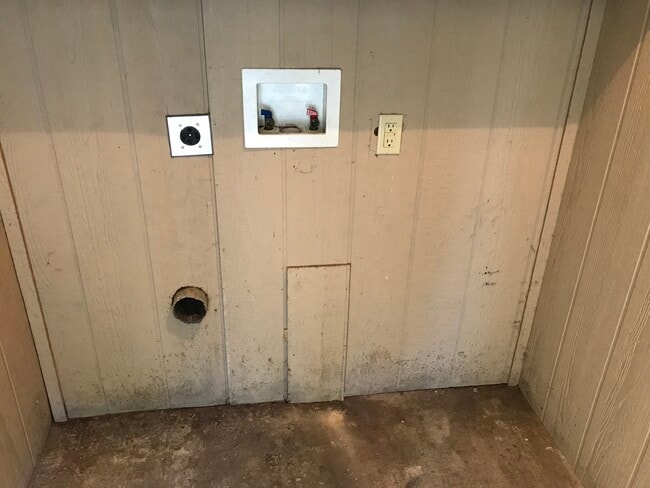 Building Photo - 2725 Forest Park Blvd