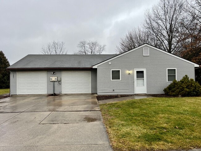 Building Photo - 5621 Bluebird Ct