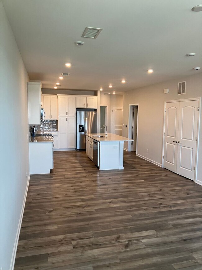 Building Photo - Beautiful lakefront living in Sherrils Ford