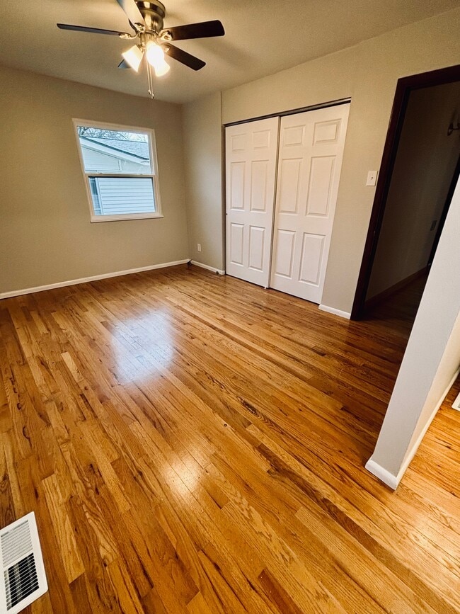 Building Photo - 607 Coach Light Ln