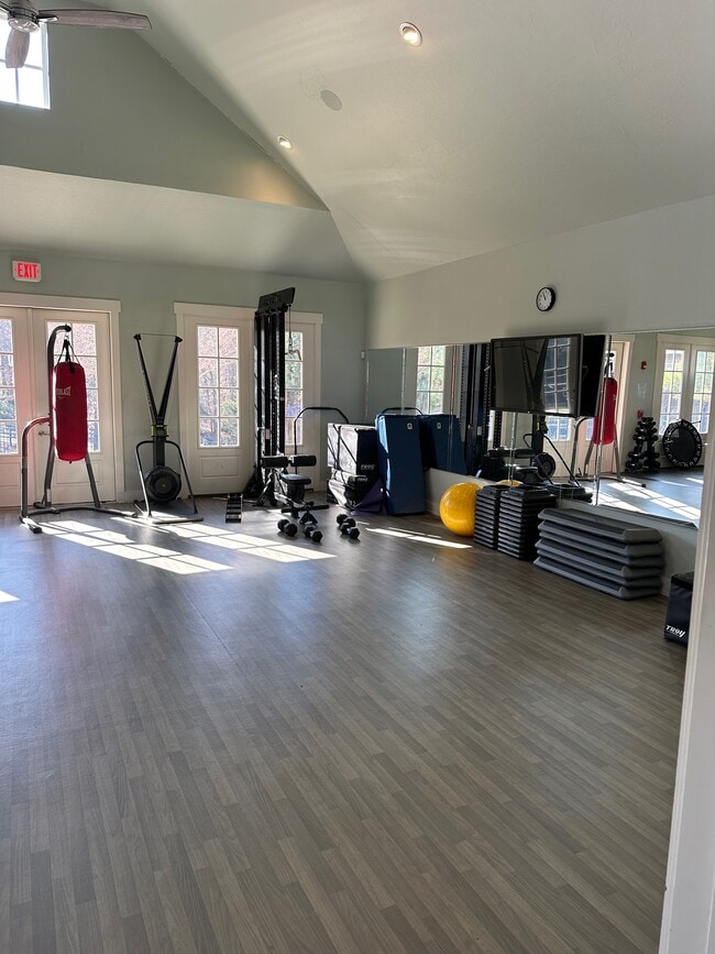 Building Photo - 1901 Plaza District Dr