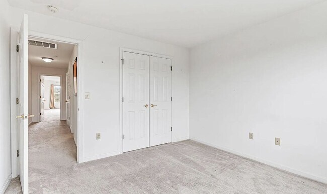 Building Photo - 122 Sparrow Rd