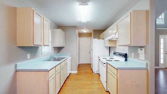 Building Photo - 3 Bedroom 2 Bathroom Home - Hope Creek Subdivision - Richmond Hill