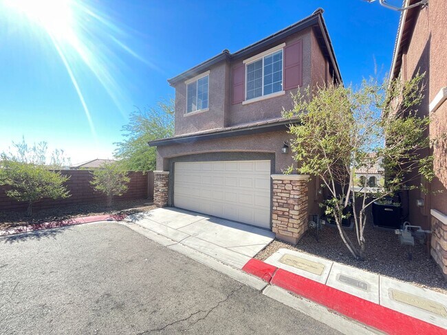 Building Photo - 3 Bedroom 2 1/2 Bath Home - Kitchen w/Gran...