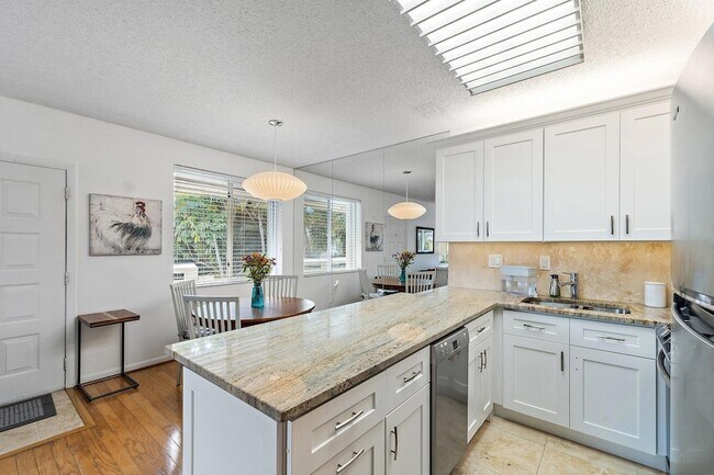 Building Photo - 353 S US Hwy 1