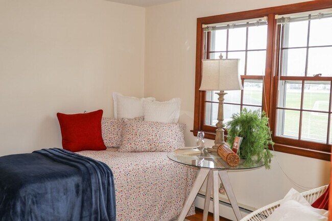 Building Photo - 1913 Douglas Ave