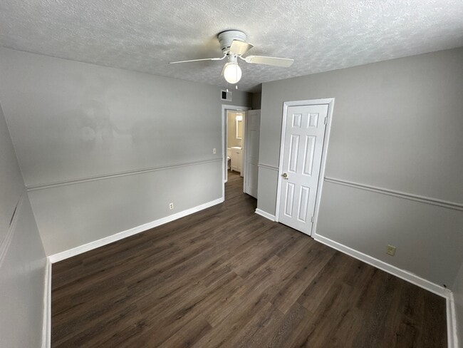 Building Photo - 338 N Skyline Dr