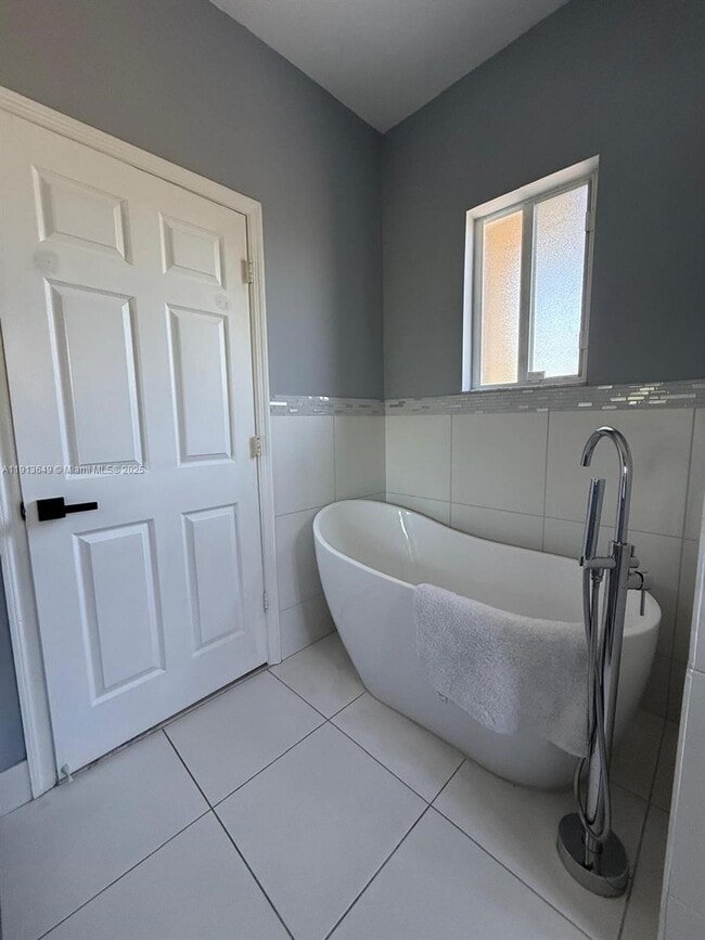 Building Photo - 239 SE 31st Terrace