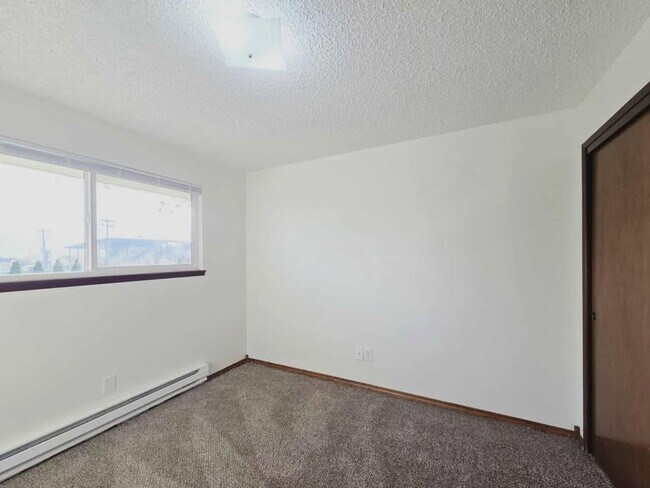 Building Photo - 1037/1039 Eastmont Ave. Duplex