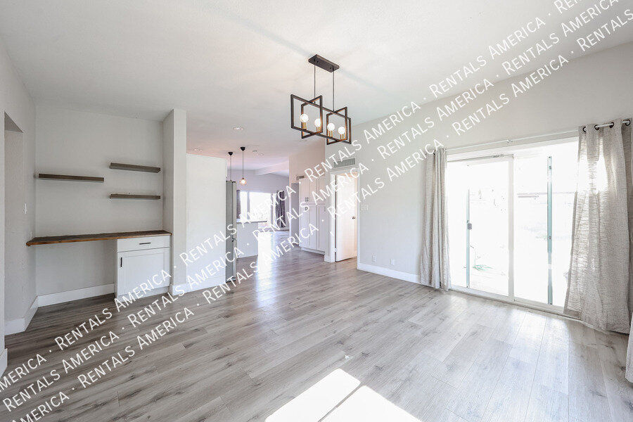 Building Photo - 2110 W Greenbriar Dr