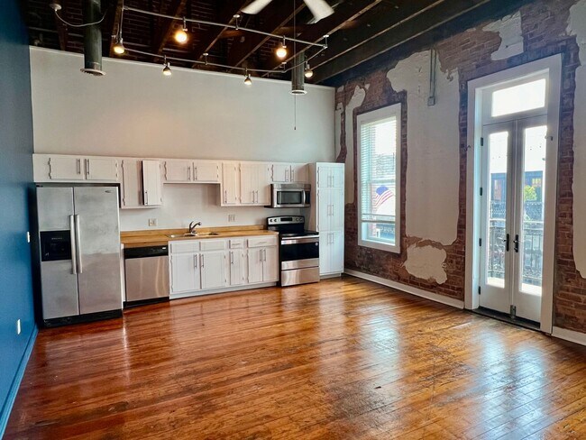 Building Photo - For Rent – Downtown Jonesboro Loft Apartment