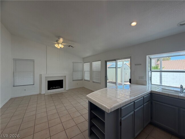 Building Photo - 2712 Pastel Ave