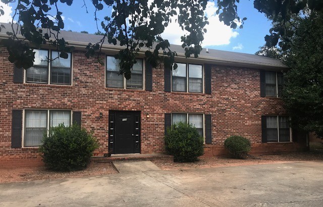 Building Photo - Large 2BR/2Bath on Eastside! Available mid...