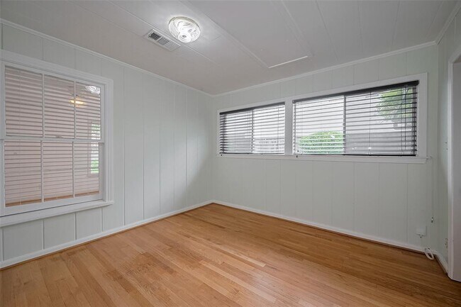 Building Photo - 3610 Glen Haven Blvd