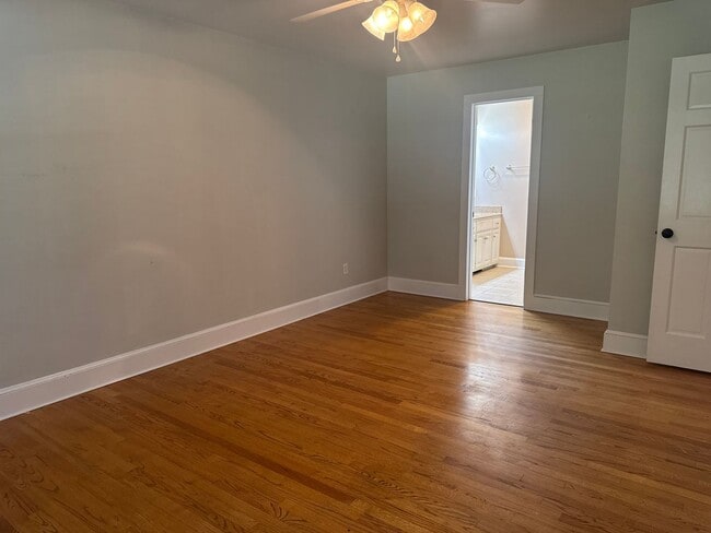 Building Photo - 3BR/3.5BA plus bonus Full-Brick Ranch with...