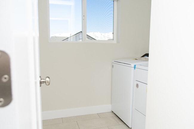 Building Photo - 378 N 100 W