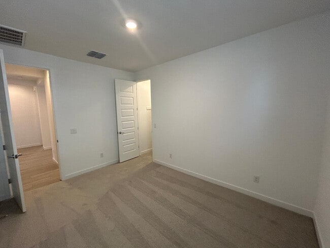Building Photo - 5974 N 192nd Dr