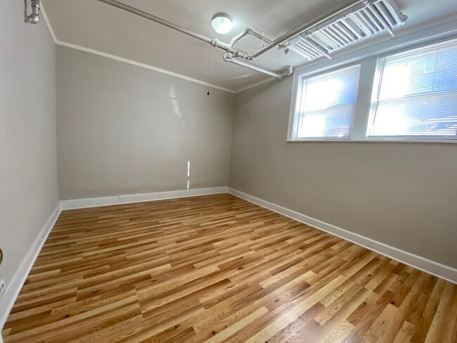 Building Photo - 730 Reba Pl