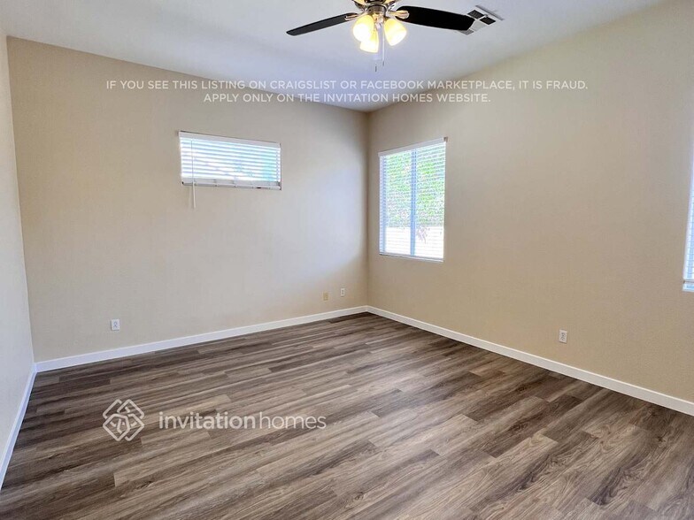 Building Photo - 2204 Maple Shade St