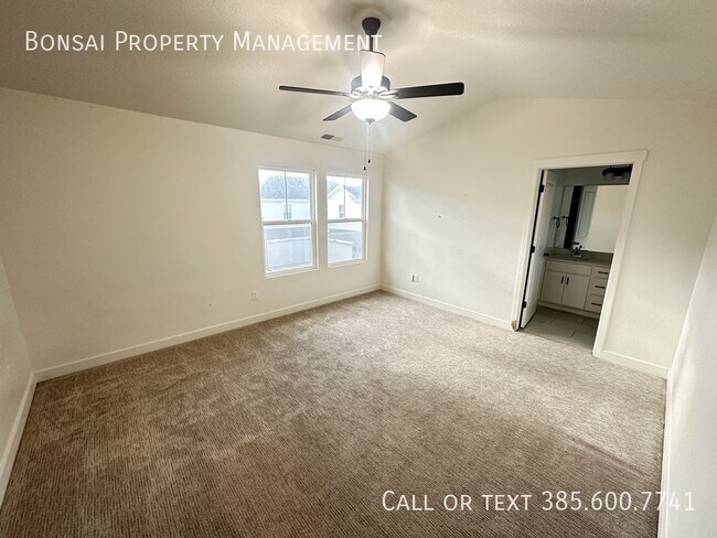 Building Photo - 11723 S Leander Dr