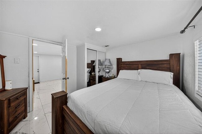 Building Photo - 19621 NW 11th Ct