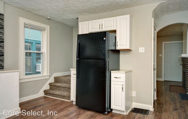 Building Photo - 693-695 Frebis Ave