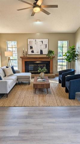 Building Photo - 2204 Crestmeadow St