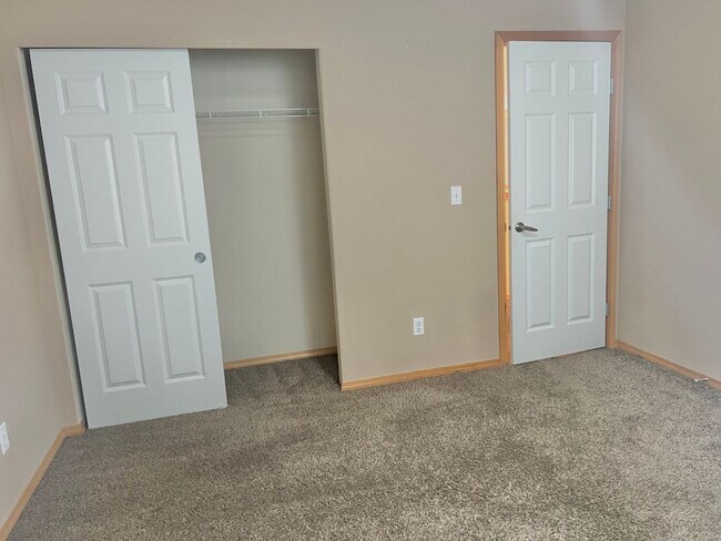 Building Photo - Must See! Beautiful 3bd/ + Bonus Rm/2.5 bath/ Primary Bed on Main/ /Heat Pump/Updated Features