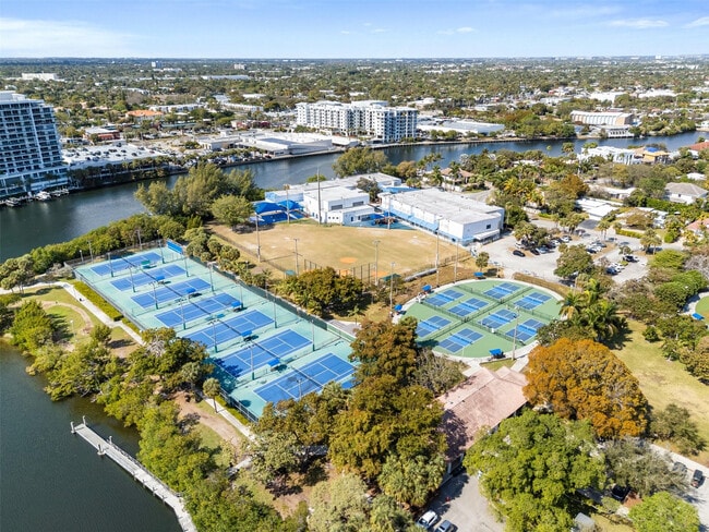 Building Photo - 2555 NE 11th St