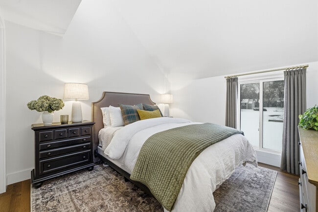 Building Photo - 60 Cinnamon Spring