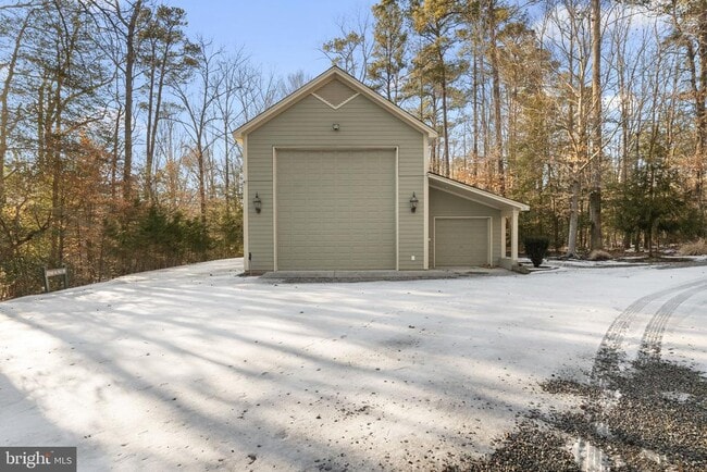 Building Photo - 3535 Meadow Rd