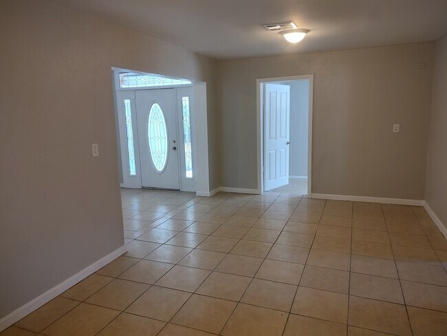 Building Photo - 3010 E Idlewild Ave