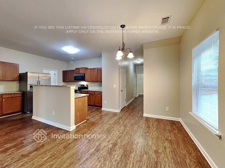 Building Photo - 490 Village Broad St