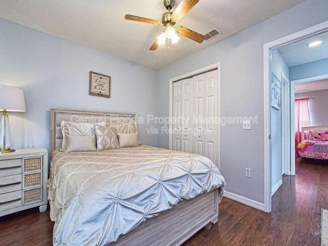 Building Photo - 2937 Sunset Vista Blvd