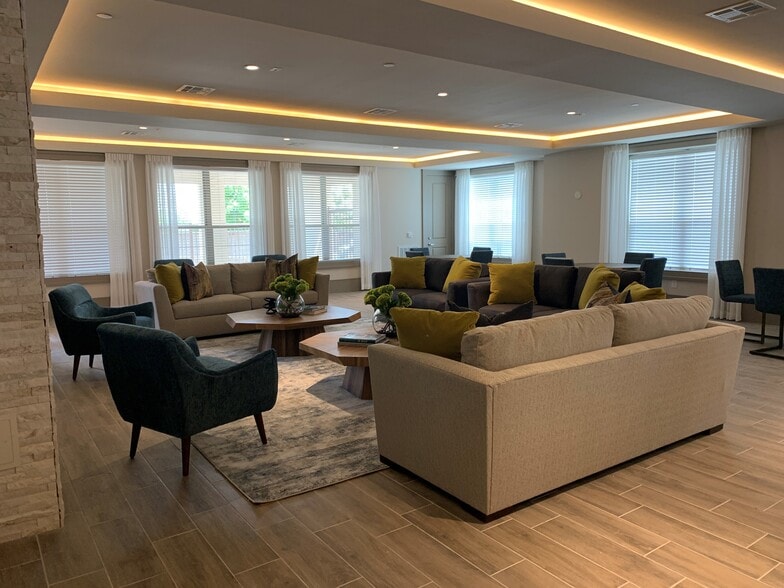 Building Photo - Somerset Lofts