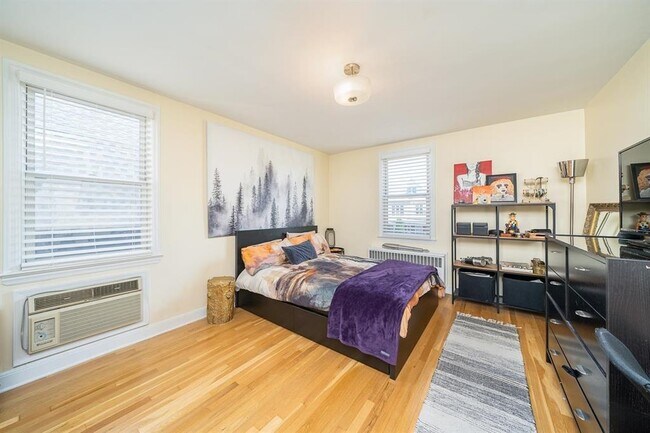 Building Photo - 118 W 46th St