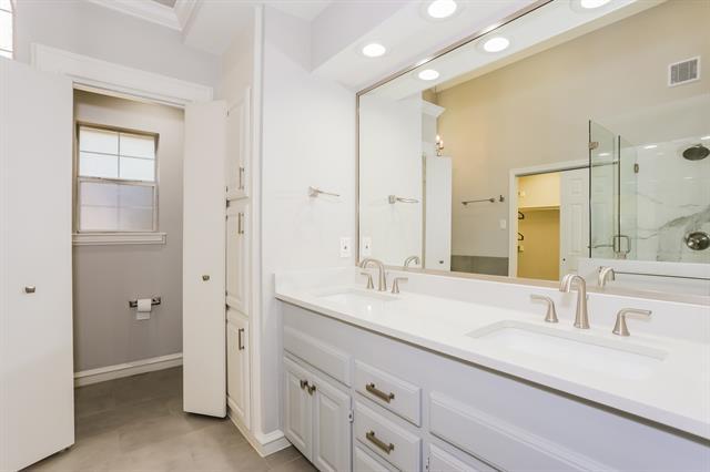 Building Photo - 2120 Steeplewood Dr