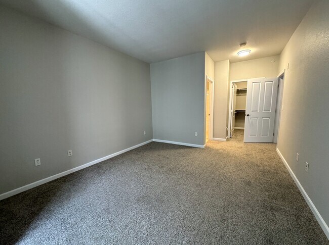 Building Photo - 8465 S Holland Way