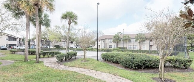 Building Photo - Beautiful Remodeled Winter Park 2/2 Condo for Rent in Front of Full Sail.