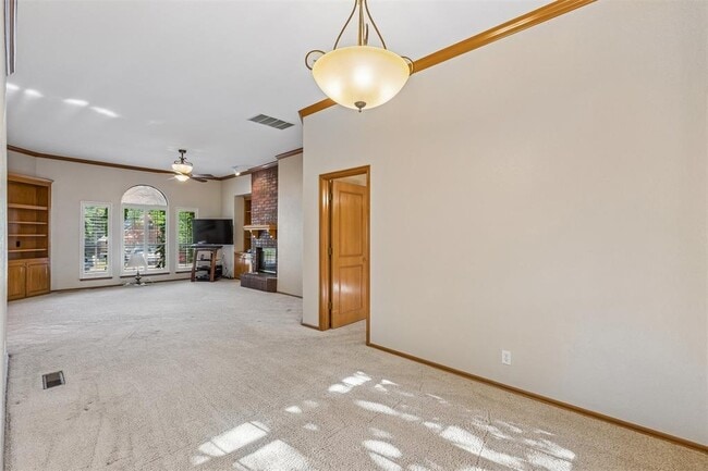 Building Photo - 1820 Chelsea Dr
