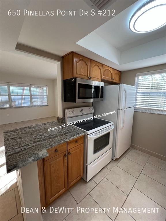 Building Photo - 650 Pinellas Point Dr S